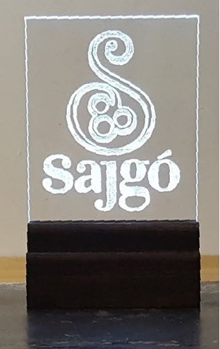 Sajgó feliratú világító gravírozott tábla